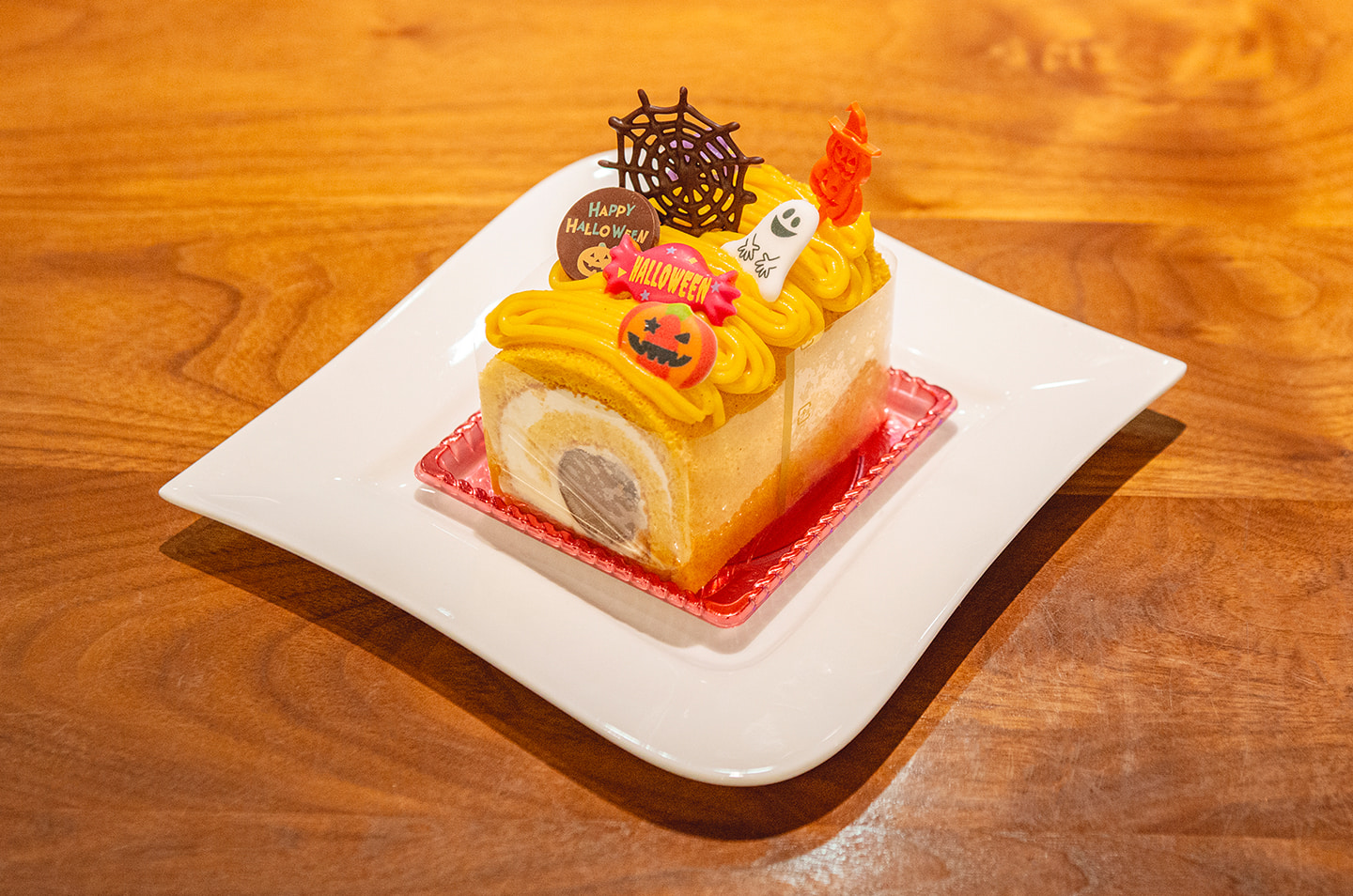 「ケーキをデコレーションしてハロウィンケーキを作ろう」