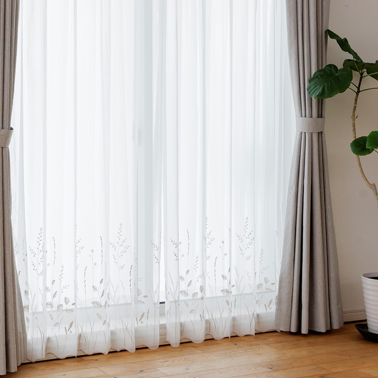 風そよぐ裾刺繍リーフ（アイボリー）｜カーテン