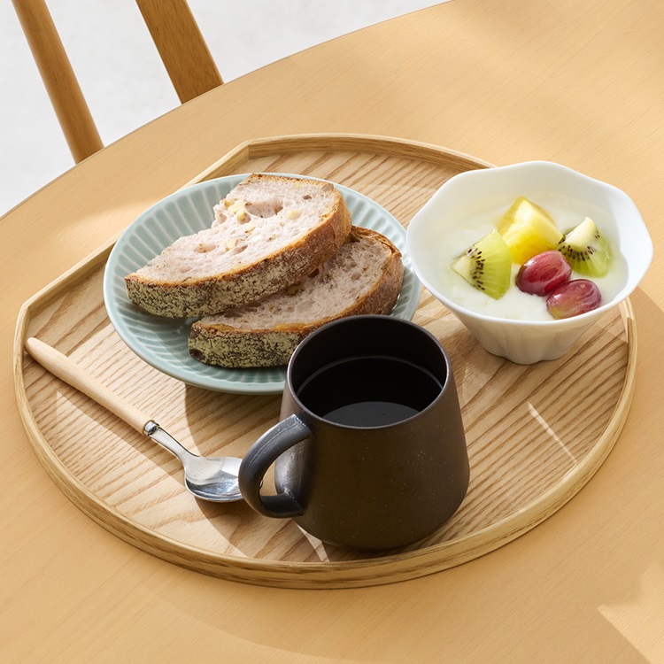 滑りにくい半月木目トレイ 30cm