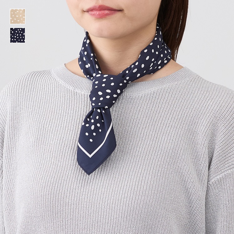 抗菌UVランダムドットスカーフ¥2,400(税込 ¥2,640)
