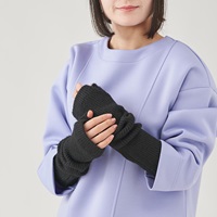 モヘアライク手首ウォーマー
