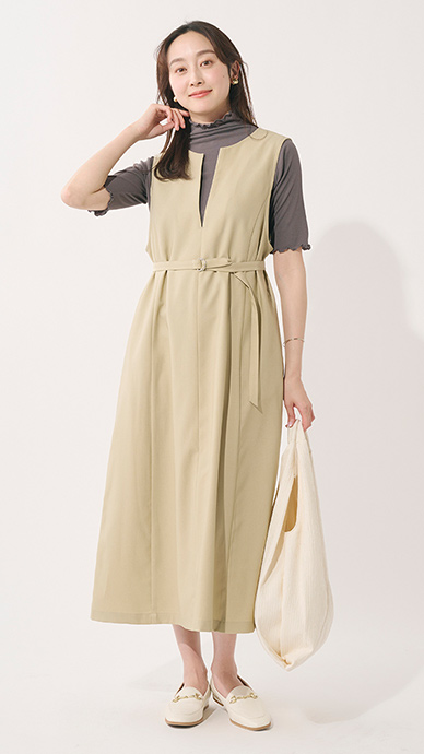 UVシアー5分袖トップス￥1,990（税込 ¥2,189）カラー：ホワイト、ライトグレー、チャコールグレー