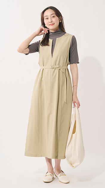 UVシアー5分袖トップス￥1,990（税込 ¥2,189）カラー：ホワイト、ライトグレー、チャコールグレー