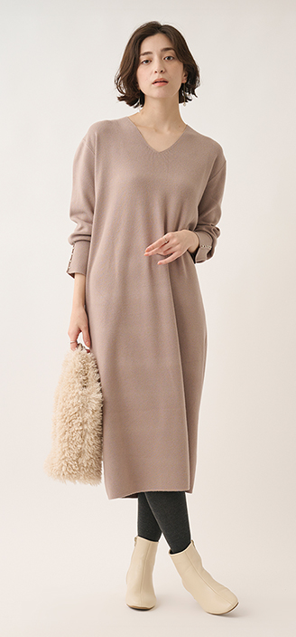 袖パールＶネックニットワンピース