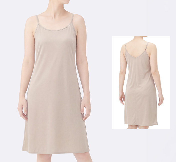 肩紐の間隔や脇下ラインまでこだわった設計で、 ワンピースや薄手トップスにも響きにくく仕上げました。 静電気防止スリップ/ペチコート