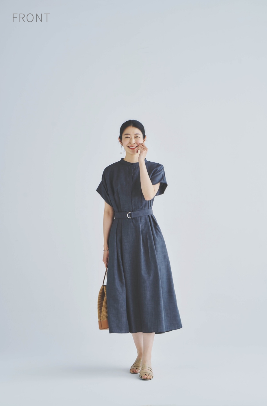 前後のウエストタックで全⽅位上品シック⾒え FRONT