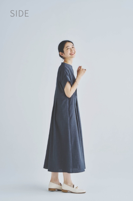 前後のウエストタックで全⽅位上品シック⾒え SIDE