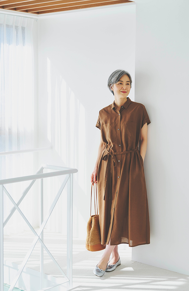 纏う、サステナブル。夏を彩るリネン混シャツワンピース