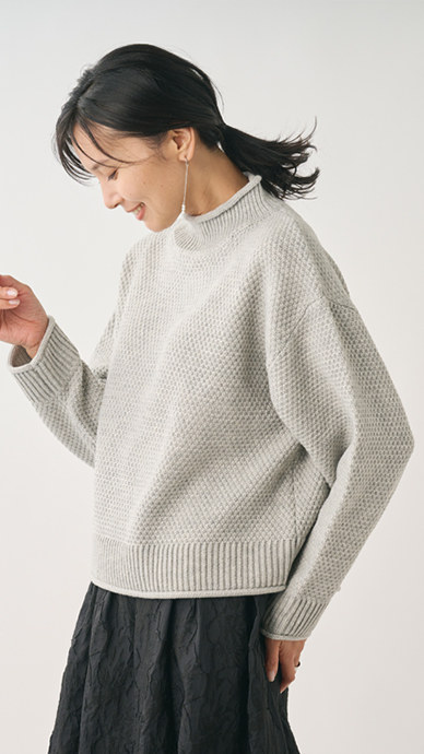 ロールネックカノコ編みニットトップス